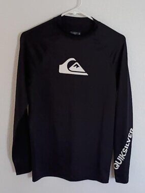 QUIKSILVER MEN'S LONG SLEEVE BLACK RASH GUARD TOP WATER SURFING SIZE M- 175/92A